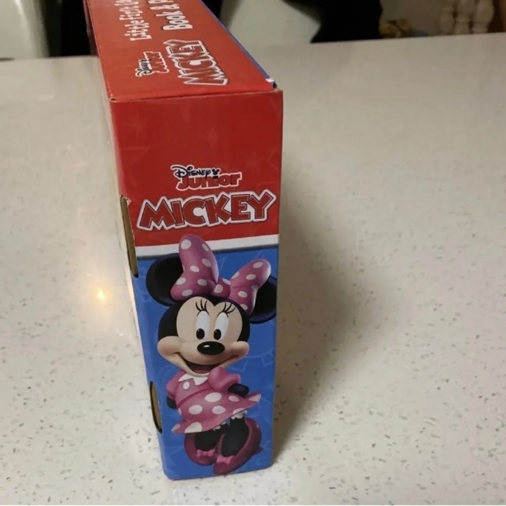 Disney Junior Mickey Mouse Clubhouse: Little First Look and Find Book an… - Picture 4 of 7